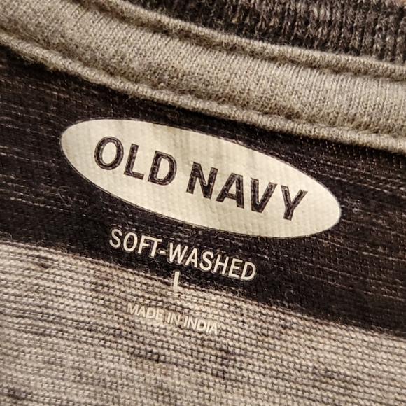 Old Navy tshirt - Picture 2 of 4